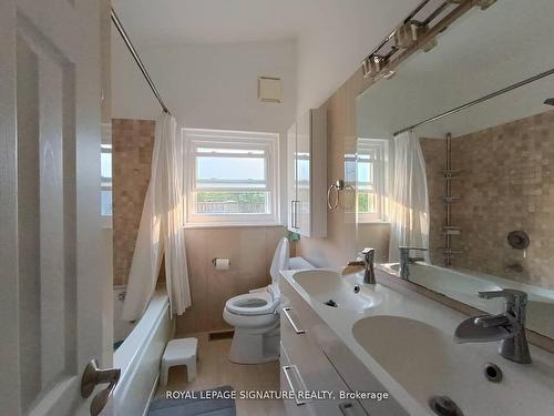 1306 Ludbrook Crt, Mississauga, ON - Indoor Photo Showing Bathroom