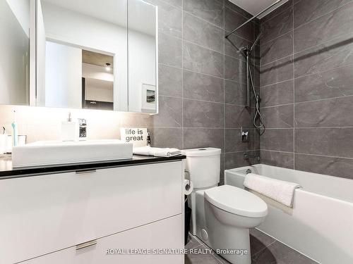 704-7 Smith Cres, Toronto, ON - Indoor Photo Showing Bathroom