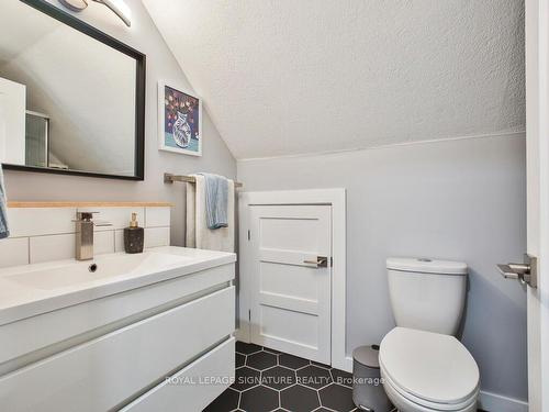 43 Fourth Ave, Kitchener, ON - Indoor Photo Showing Bathroom