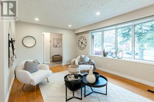 7 Wordsworth Place, Kitchener, ON - Indoor Photo Showing Living Room
