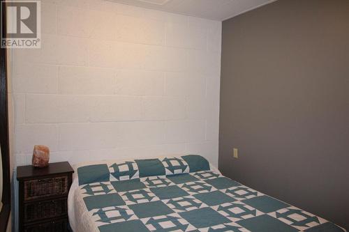 315 Eastside Road, Okanagan Falls, BC - Indoor Photo Showing Bedroom