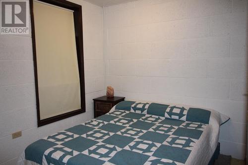 315 Eastside Road, Okanagan Falls, BC - Indoor Photo Showing Bedroom