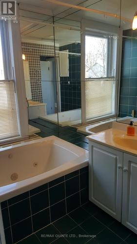 186 Albert Street, Belleville, ON - Indoor Photo Showing Bathroom