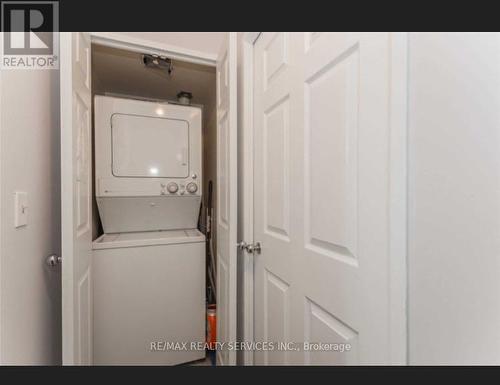 2211 - 335 Webb Drive, Mississauga, ON - Indoor Photo Showing Laundry Room