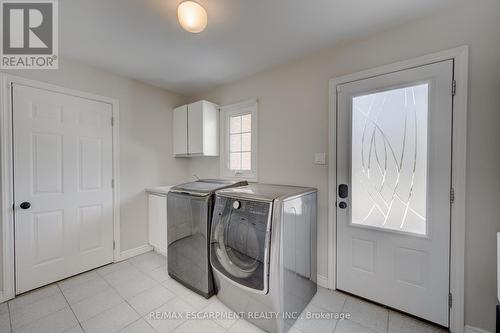 1394 Hazelton Boulevard, Burlington, ON - Indoor Photo Showing Laundry Room