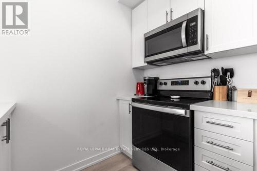 519 - 460 Dundas Street E, Hamilton (Waterdown), ON - Indoor Photo Showing Kitchen