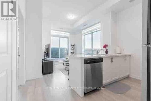 519 - 460 Dundas Street E, Hamilton (Waterdown), ON - Indoor Photo Showing Kitchen