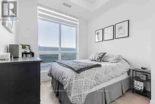 519 - 460 Dundas Street E, Hamilton (Waterdown), ON - Indoor Photo Showing Bedroom