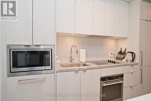 1905 - 125 Blue Jays Way, Toronto, ON - Indoor Photo Showing Kitchen With Upgraded Kitchen