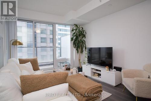 1905 - 125 Blue Jays Way, Toronto, ON - Indoor Photo Showing Living Room