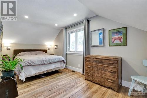 93 Boyce Avenue, Ottawa, ON - Indoor Photo Showing Bedroom
