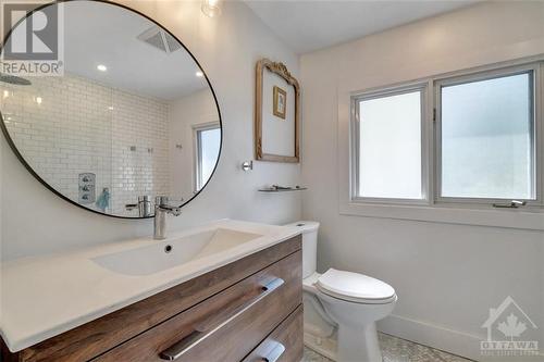 93 Boyce Avenue, Ottawa, ON - Indoor Photo Showing Bathroom