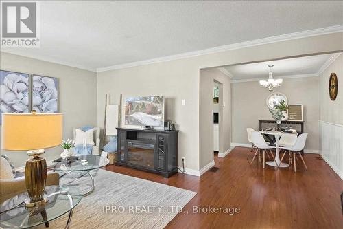 290 Brighton Court, Oshawa, ON - Indoor Photo Showing Living Room