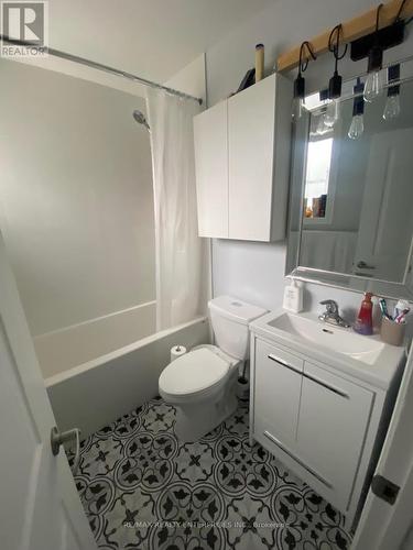 2365 Brookhurst Road, Mississauga, ON - Indoor Photo Showing Bathroom