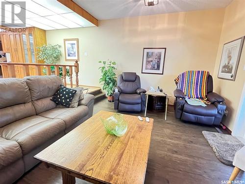 721 Jasper Street, Maple Creek, SK - Indoor Photo Showing Living Room