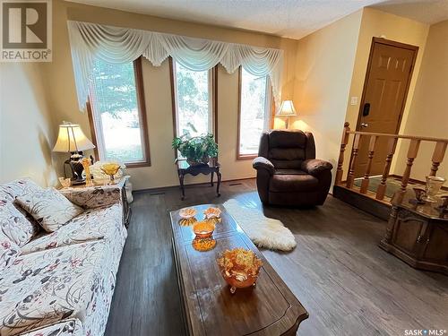 721 Jasper Street, Maple Creek, SK - Indoor Photo Showing Living Room