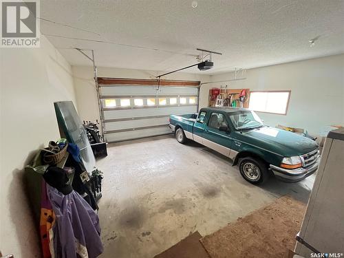 721 Jasper Street, Maple Creek, SK - Indoor Photo Showing Garage