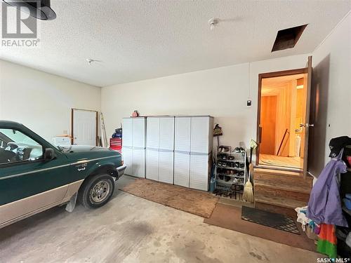 721 Jasper Street, Maple Creek, SK - Indoor Photo Showing Garage