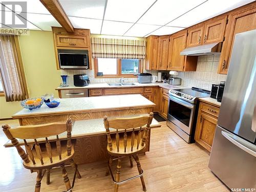 721 Jasper Street, Maple Creek, SK - Indoor Photo Showing Kitchen With Double Sink