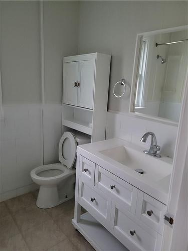 4616 Ryerson Crescent, Niagara Falls, ON - Indoor Photo Showing Bathroom