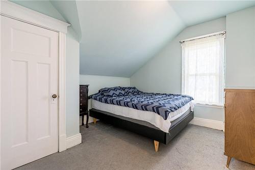 52 Blake Street, Hamilton, ON - Indoor Photo Showing Bedroom