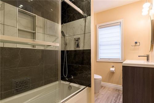52 Blake Street, Hamilton, ON - Indoor Photo Showing Bathroom