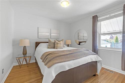 196 Erin Avenue, Hamilton, ON - Indoor Photo Showing Bedroom