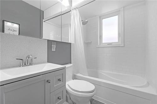 196 Erin Avenue, Hamilton, ON - Indoor Photo Showing Bathroom