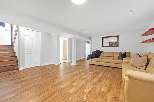 196 Erin Avenue, Hamilton, ON - Indoor Photo Showing Living Room