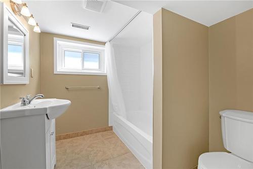 196 Erin Avenue, Hamilton, ON - Indoor Photo Showing Bathroom