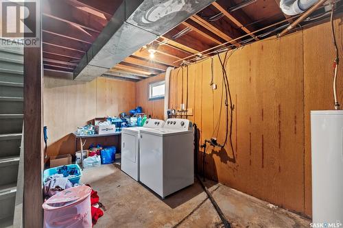 101 2Nd Avenue W, Shellbrook, SK - Indoor Photo Showing Laundry Room