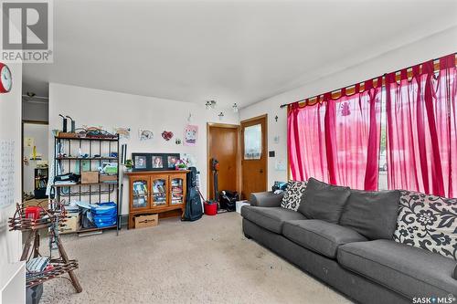 101 2Nd Avenue W, Shellbrook, SK - Indoor Photo Showing Living Room