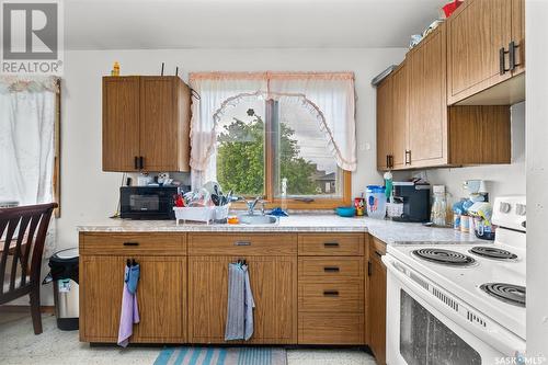 101 2Nd Avenue W, Shellbrook, SK - Indoor Photo Showing Kitchen