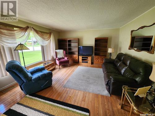 430 Nina Street, Broadview, SK - Indoor Photo Showing Living Room