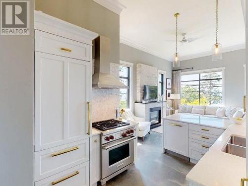 101-4675 Marine Ave, Powell River, BC - Indoor Photo Showing Kitchen