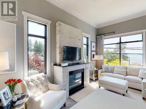 101-4675 Marine Ave, Powell River, BC - Indoor Photo Showing Living Room With Fireplace