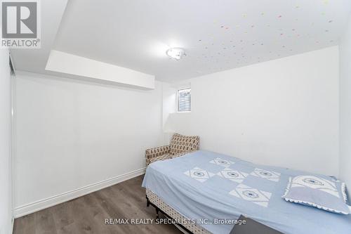 8 Drayglass Court, Brampton, ON - Indoor Photo Showing Bedroom