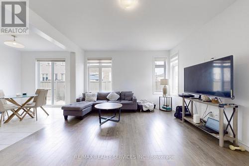 52 Keppel Circle, Brampton, ON - Indoor Photo Showing Living Room