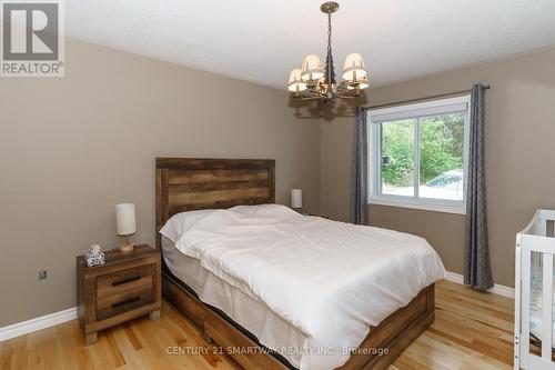 96 Main Street, Burk'S Falls, ON - Indoor Photo Showing Bedroom