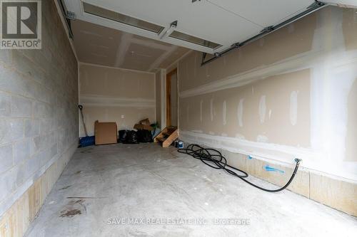 30 - 520 Grey Street E, Brantford, ON - Indoor Photo Showing Garage