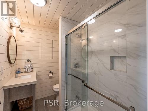 6180 Kahshe Lake, Gravenhurst, ON - Indoor Photo Showing Bathroom