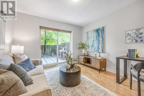 17 - 123 Strathcona Avenue, Toronto (Blake-Jones), ON - Indoor Photo Showing Living Room