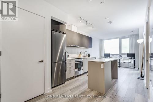 608 - 8 Tippett Road, Toronto, ON - Indoor Photo Showing Kitchen