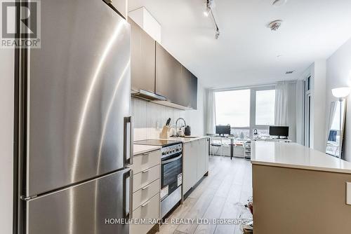 608 - 8 Tippett Road, Toronto, ON - Indoor Photo Showing Kitchen With Upgraded Kitchen