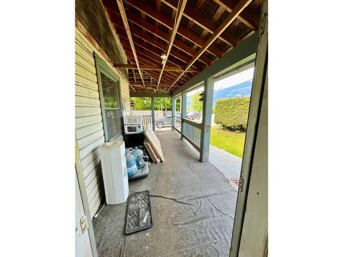 87 Nelson Avenue, Nakusp, BC - Outdoor With Exterior