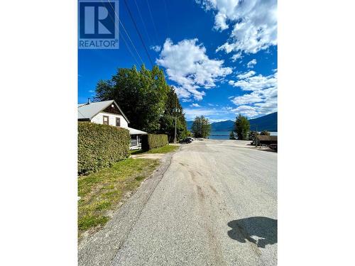 87 Nelson Avenue, Nakusp, BC - Outdoor