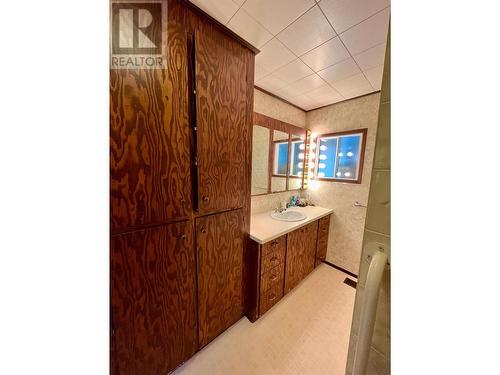 87 Nelson Avenue, Nakusp, BC - Indoor Photo Showing Bathroom