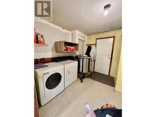 87 Nelson Avenue, Nakusp, BC - Indoor Photo Showing Laundry Room