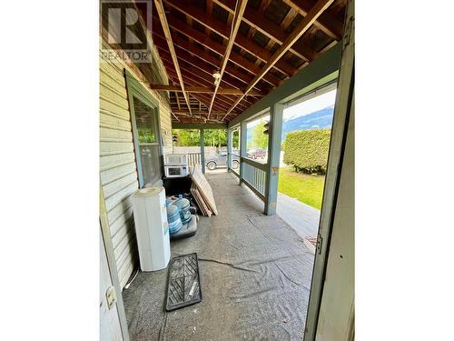 87 Nelson Avenue, Nakusp, BC - Outdoor With Exterior