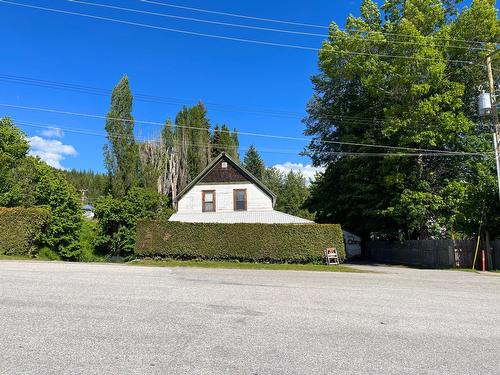 87 Nelson Avenue, Nakusp, BC - Outdoor